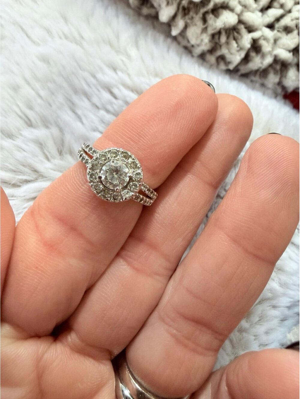 Fragrant Jewels Silver Halo Split Shank Ring Size 5 Clear Round Stone - Picture 4 of 5